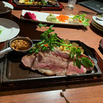 RESTAURANT&バル GABRIEL - 『サーロインステーキ　200g』　2,315円 +tax 　特製ガーリック醤油ソース付