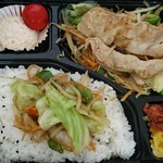 花まる弁当 - 豚バラ肉もデカイのが5枚入ってる