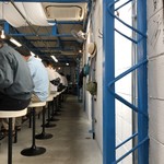 ぶたのほし - お客さんは整然と並び黙々と食べるのです（笑）。