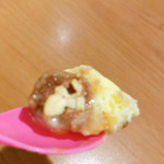 Thirty-One Ice Cream Ion Iwa Mizawa Ten - ピーカンナッツのキャラメリゼをアップにしてみましたがボケボケ。一度取り直したけどやっぱり同じで断念(≧▽≦)早く食べないと溶けちゃう～！