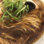 Japanizu soba noodles rutsuta - 濃密で一口目から素直に旨いスープ