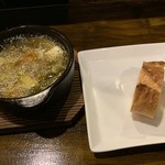 MILLE FIORI - カマンベールチーズのアヒージョ バケット2ケ付き（￥900）