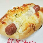 紅茶冰室 - 芝士腸仔包