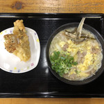 まさご屋 - そうめん汁・ゲソ天・おにぎり
            そうめん汁の上に薬味置き場のイリコを乗せました。