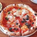 オーノ ボーノ - マルゲリータとマリナーラのハーフ&ハーフ