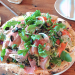 オーノ ボーノ - スモークサーモンと生ハムサラダのハーフ&ハーフ