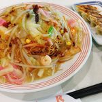 リンガーハット - 皿うどん麺2倍・餃子5個セット