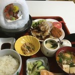 菜食 玄庵 - カマクラを覗き込む