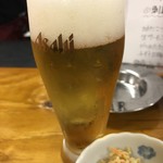 亀松 - 生ビール小とお通し。