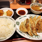 Hidakaya - W餃子定食（唐揚げ・ライス大） 650円
