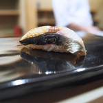 日本橋蛎殻町 すぎた - さごち（さわらの幼魚）の藁焼きの握り