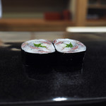 日本橋蛎殻町 すぎた - 酢で締めたイワシと、大葉、浅葱、ガリを巻いた巻物