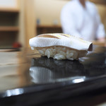 日本橋蛎殻町 すぎた - こはだの握り