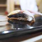 日本橋蛎殻町 すぎた - さごち（さわらの幼魚）の藁焼きの握り