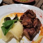 PULPO - 仔羊のモルーノ（モロッコ風グリル）。