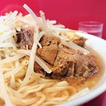 ラーメン二郎 - 豚の厚み