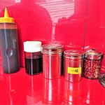 ラーメン二郎 - 卓上調味料