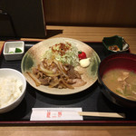 Kurobuta Shabushabu Ginza Rabu - 玉ねぎ炒めと器の割に少量な豚汁