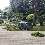Tamatsukuri Onsen Yunosuke No Yado Chourakuen - ロビーから見る庭園
