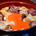 青山 鶏味座 - 究極の親子丼 レバー入り〈雛〉@1,380円：黄身を崩してみた。