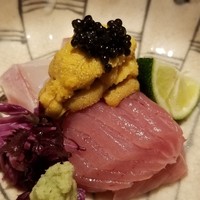 馳走なかむら - 向付
                    (04)フレッシュキャビア(宮崎県日南産)
                    (05)赤雲丹(佐賀県唐津産)
                    (06)本鮪(ヨコワ、長崎県対馬列島産)
                    (07)九絵(長崎県産)