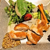 さんぽう西村屋 本店 - この鶏肉は、皮がパリッとしていておいしかった。