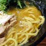 Mendokoro Kiraku - スープ少ない(*_*)豚骨感は控えめなスープ。