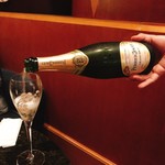 メインバー「キャプテンズバー」 - 