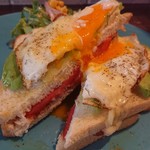 GRABS - アボカドオープンサンド