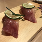 Wagyu Ue-Go Mesuu Shi To Jukusei Gyuushi Taniku Ya Ichiyuku - 