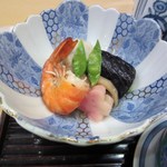 石蔵 - お膳の小鉢は海老や茄子の煮つけ、あっさりとした味に仕上げてありました