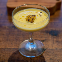 Terroir愛と胃袋 - 井上さんのゴールドラッシュ（皮ごと茹でたゴールドラッシュの冷製スープ、焼きトウモロコシ、ルバーブ）