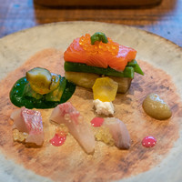 Terroir愛と胃袋 - 八ヶ岳湧水鱒＆岩魚（鱒のマリネ、鱒の卵、岩魚お刺身、岩魚の卵、胡瓜ピクルス、ミニトマト、モロヘイヤソース、山羊のクリームチーズ、ビーツ、焼き茄子のピュレ）