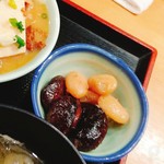 Kanou - もつ煮込みとメンチカツ定食　小鉢の花豆　たくさんで完食できずー