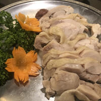 味の中華 羽衣 銀座本店 - 蒸し鶏。豆板醤添え。