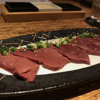 焼肉 龍園 西中洲店 - レバ刺し