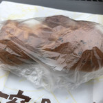 Ishigama Pan Koubou Sammeri - ごまごぼうパン