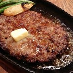 ヴィア ビア オオサカ - 肉量は180g『超粗挽き牛100％ハンバーグ　ライス付き(女性サイズ180g)』(税込み980円)