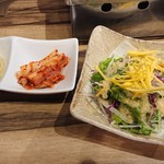 韓国料理・焼肉 金タレ - サラダとキムチとナムル