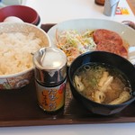 すき家 - 黒胡椒香る「あらびきソーセージ朝食」400円税込