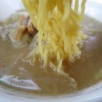 かつ平 - みそ味ラーメンの麺