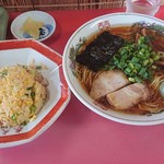 春来軒 - Ａセット(ラーメン＆半チャーハン)  850円