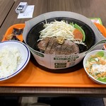 ペッパーランチ - サーロインペッパーステーキの１５０ｇ＋サラダで１３４０円