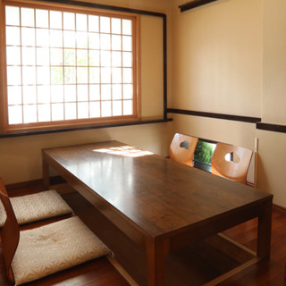 明るい雰囲気の和空間で、ゆったりと美酒美食を楽しむひととき