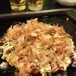 とべ食堂 - お好み焼き。トッピングは『蓋･えび･イカ』。美味し♪