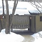 花仙庵 仙仁温泉 岩の湯 - 雪の入口も趣があります。