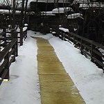 花仙庵 仙仁温泉 岩の湯 - フロントへは橋を渡って…。