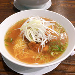 中華厨房 四川 - 揚げ鶏の醤油ラーメン