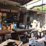 峠の茶屋公園 - 店内