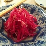 御田町 桃の木 - 前菜お任せ三品 赤大根？と貝柱の和え物